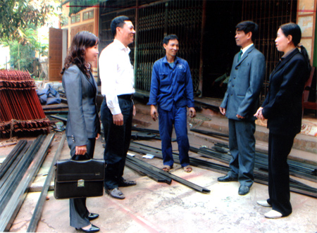Lãnh đạo xã Nam Cường thăm doanh nghiệp xây dựng Thành Chung tại thôn An Thọ.