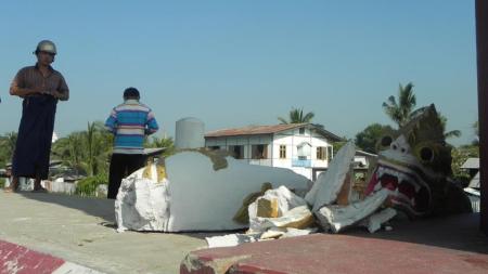 Trận động đất phá hủy nhiều ngôi nhà ở Myanmar, quốc gia nghèo nhất trong khu vực.