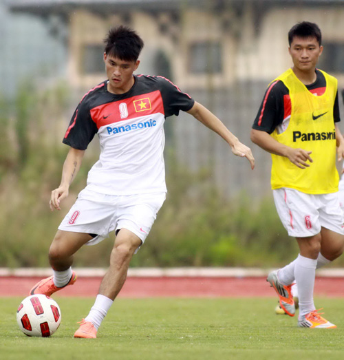 Công Vinh (trái) sẽ lại là nỗi ám ảnh với người Thái như ở AFF Cup 2008?