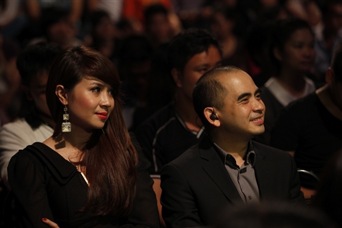 Nhạc sĩ Lưu Thiên Hương và nhạc sĩ Đức Trí trên hàng ghế khán giả.