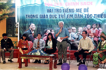 Các đại biểu tham dự tọa đàm “chính sách, vai trò tiếng mẹ đẻ trong giáo dục trẻ em dân tộc thiểu số.
