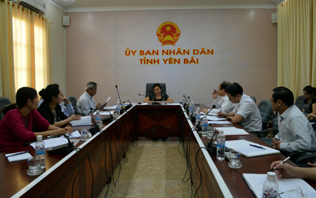 Đồng chí Ngô Thị Chinh chủ trì cuộc họp.