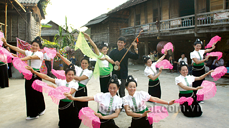 Một tiết mục múa đón khách của đồng bào dân tộc Thái.