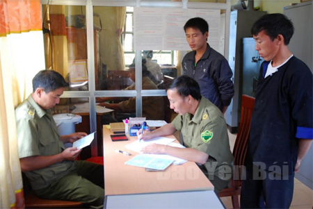 Mô hình chăn nuôi lợn của gia đình ông Nguyễn Văn Dũng - thôn 8, xã Vân Hội (Trấn Yên) có thu nhập gần 100 triệu đồng/ năm.
