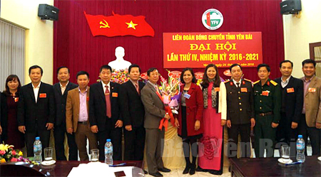 Ban Chấp hành Liên đoàn Bóng chuyền tỉnh Yên Bái khóa IV ra mắt Đại hội.