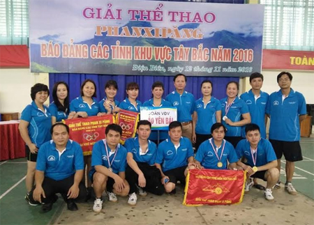 Đoàn vận động viên Báo Yên Bái tham gia Giải thể thao Phan Si Păng năm 2016 tổ chức tại Điện Biên Phủ.