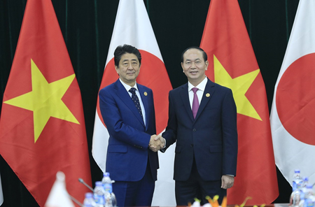 Chủ tịch nước Trần Đại Quang tiếp Thủ tướng Nhật Bản Shinzo Abe.