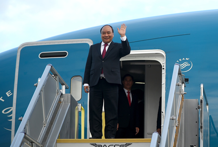 Thủ tướng Nguyễn Xuân Phúc tới sân bay quốc tế Clark, Pampanga, Philippines.