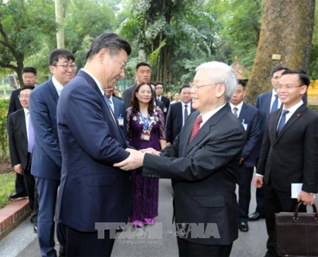 Tổng Bí thư Nguyễn Phú Trọng tiễn Tổng Bí thư, Chủ tịch nước Trung Quốc Tập Cận Bình.