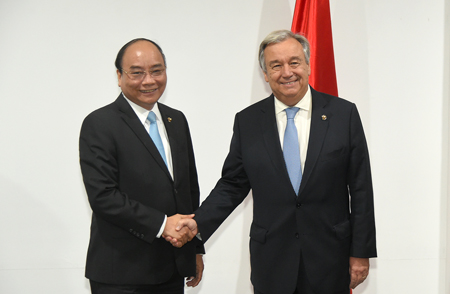 Thủ tướng Nguyễn Xuân Phúc gặp Tổng thư ký LHQ Antonio Guterres.