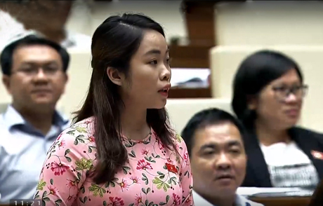 Đại biểu Triệu Thị Huyền nêu câu hỏi chất vấn Bộ trưởng Bộ Thông tin và Truyền thông.