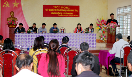 Bí thư Huyện ủy Yên Bình Nguyễn Minh Toàn - Tổ trưởng Tổ đại biểu số 4 - HĐND tỉnh trả lời ý kiến, kiến nghị của cử tri.