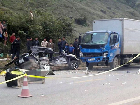 Hiện trường vụ tai nạn khiến 4 người thiệt mạng tại chỗ.