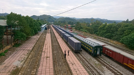 Đoàn tàu chuyên container đầu tiên kết nối giữa Đường sắt Việt Nam và Đường sắt Trung Quốc.