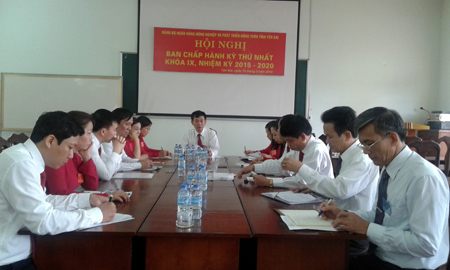 Đồng chí Nguyễn Mạnh Hồng - Bí thư Đảng bộ, Giám đốc Agribank Yên Bái chủ trì Hội nghị Ban Chấp hành Đảng bộ.