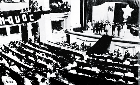 Ngày 09/11/1946, tại Kỳ họp thứ 2, Quốc hội khóa I đã thông qua bản Hiến pháp đầu tiên trong lịch sử Việt Nam.