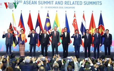 Các Nhà lãnh đạo ASEAN dự Phiên họp toàn thể Hội nghị Cấp cao ASEAN lần thứ 33.