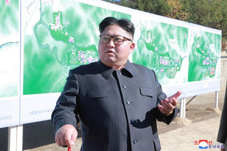 Nhà lãnh đạo Kim Jong-un thị sát một cơ sở xây dựng hồi tháng 10.