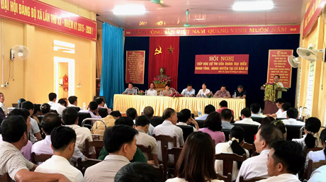 Toàn cảnh buổi tiếp xúc cử tri tại huyện Yên Bình.