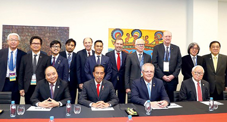 Thủ tướng Nguyễn Xuân Phúc dự đối thoại giữa các nhà lãnh đạo APEC với Hội đồng tư vấn doanh nghiệp APEC (ABAC).