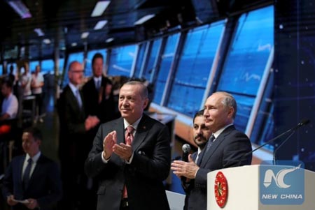 Tổng Nga Putin và Tổng thống Thổ Nhĩ Kỳ Erdogan tại lễ khánh thành.