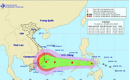 Ảnh vệ tinh. Dự báo trong 24h tới, áp thấp nhiệt đới di chuyển theo hướng Tây mỗi giờ đi được 25-30km, đi vào Biển Đông và có khả năng mạnh lên thành bão.