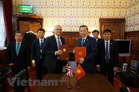 Ngày 21/11, tại thủ đô London, Bộ trưởng Bộ Công an Tô Lâm hội đàm với ngài Sajid Javid, Bộ trưởng Bộ Nội vụ Anh.