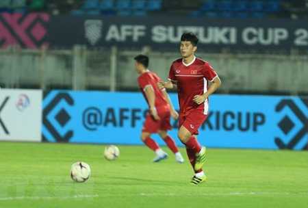 Trung vệ Đình Trọng trong buổi tập trước trận gặp Myanmar.