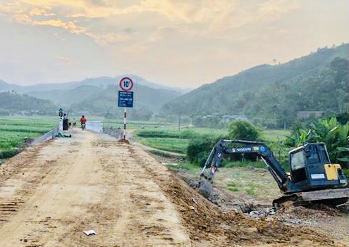 Cầu Làng Lớn, xã An Thịnh, huyện Văn Yên cơ bản hoàn thành và chuẩn bị bàn giao, đưa vào sử dụng.