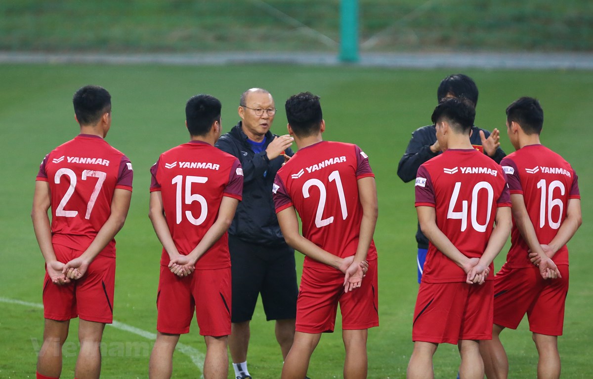 Huấn luyện viên Park Hang-seo bổ sung 3 cầu thủ từ U22 Việt Nam lên tuyển quốc gia.