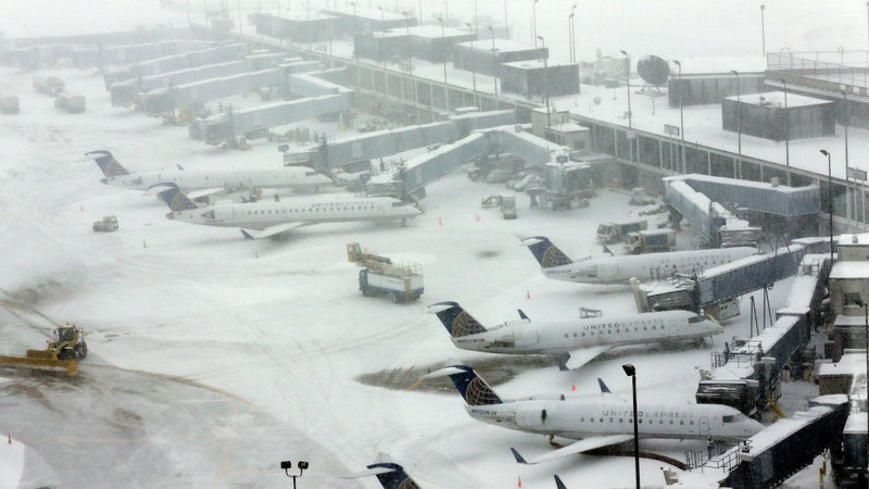 Sân bay quốc tế O'Hara ở Chicago bị ảnh hưởng vì bão tuyết năm 2015.