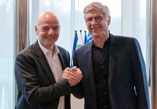 Chủ tịch FIFA Gianni Infantino và chiến lược gia kỳ cựu Arsene Wenger (phải).