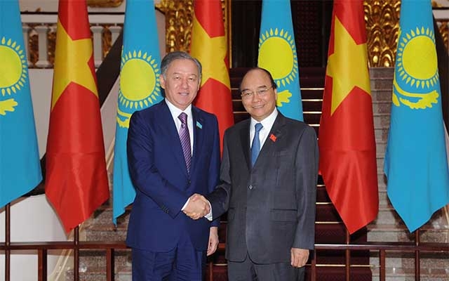 Thủ tướng Nguyễn Xuân Phúc tiếp Chủ tịch Hạ viện Kazakhstan Nurlan Nigmatulin.