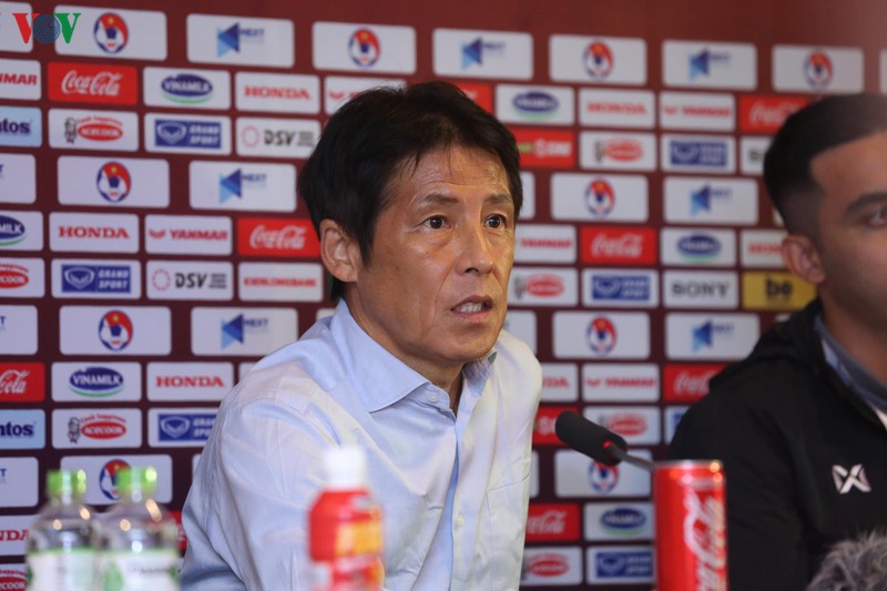 HLV Akira Nishino trong cuộc họp báo sau trận ĐT Việt Nam 0-0 ĐT Thái Lan.