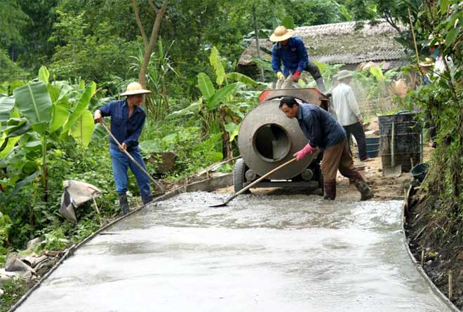 Nhiều tuyến đường giao thông nông thôn trên địa bàn huyện Lục Yên được cứng hóa.