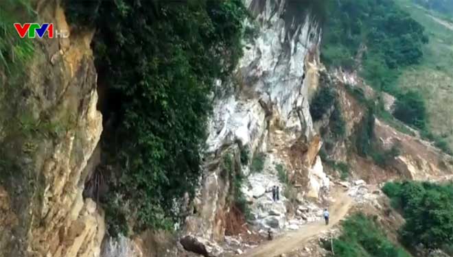 Tình trạng khai thác đá cảnh trái phép tại xã Suối Giàng ra trên quy mô rộng.
