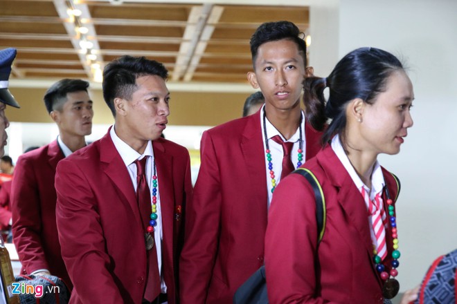 Các vận động viên đầu tiên của Đoàn Thể thao Việt Nam đến Manila chuẩn bị cho SEA Games 30.