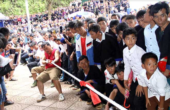 Các môn thể thao dân tộc được đưa vào thi đấu trong các giải thể thao và các dịp lễ, hội của huyện thu hút đông đảo người dân tham gia.