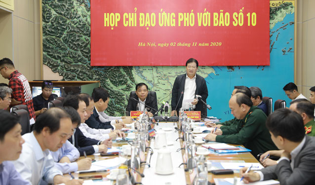 Phó Thủ tướng Trịnh Đình Dũng chủ trì cuộc họp.