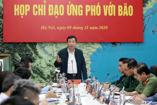 Ông Trần Quang Hoài phát biểu chỉ đạo tại cuộc họp.