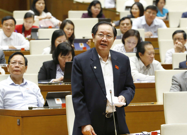 Bộ trưởng Nội vụ Lê Vĩnh Tân trả lời chất vấn của các đại biểu Quốc hội.