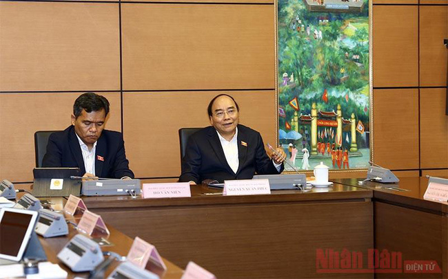 Thủ tướng Nguyễn Xuân Phúc phát biểu tại buổi thảo luận tổ của Đoàn Đại biểu Quốc hội TP Hải Phòng ngày 2/11