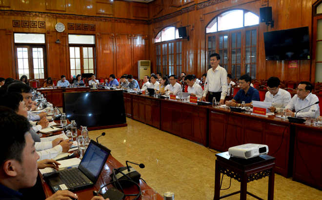 Đồng chí Nguyễn Chiến Thắng - Phó Chủ tịch UBND tỉnh phát biểu tại buổi làm việc với Đoàn công tác Cục Kiểm soát thủ tục hành chính (Văn phòng Chính phủ)