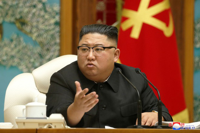 Nhà lãnh đạo Triều Tiên Kim Jong-un tại cuộc họp Bộ Chính trị đảng Lao động Triều Tiên, trong ảnh do KCNA công bố ngày 16/11.