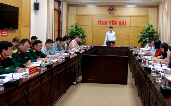 Đồng chí Trần Huy Tuấn - Chủ tịch UBND tỉnh, Chủ tịch Hội đồng nghĩa vụ quân sự tỉnh Yên Bái chủ trì Hội nghị.