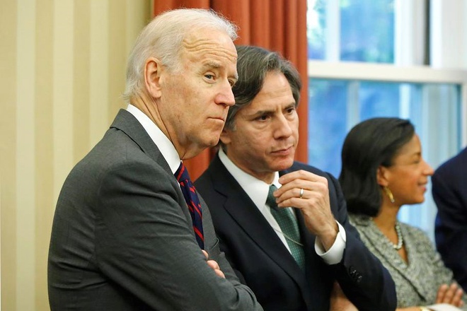 Ông Joe Biden và cựu Thứ trưởng Bộ Ngoại giao Mỹ Antony Bliken (phải).