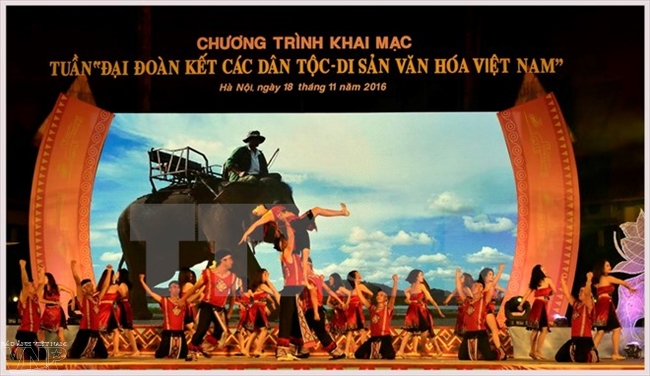 Chương trình nghệ thuật trong đêm khai mạc Tuần “Đại đoàn kết các dân tộc-Di sản văn hóa Việt Nam” năm 2016. (Ảnh tư liệu)