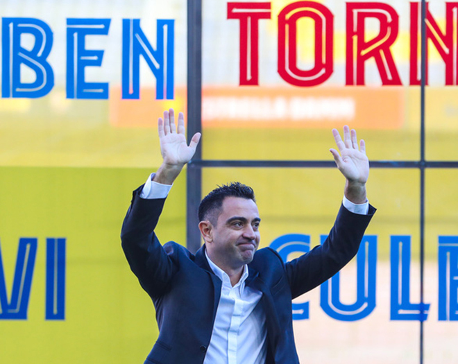 Xavi trong lễ ra mắt Barcelona.