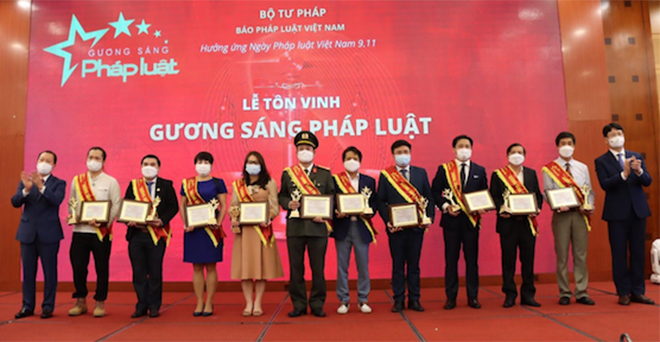 Lễ tôn vinh 50 gương sáng pháp luật 2021.