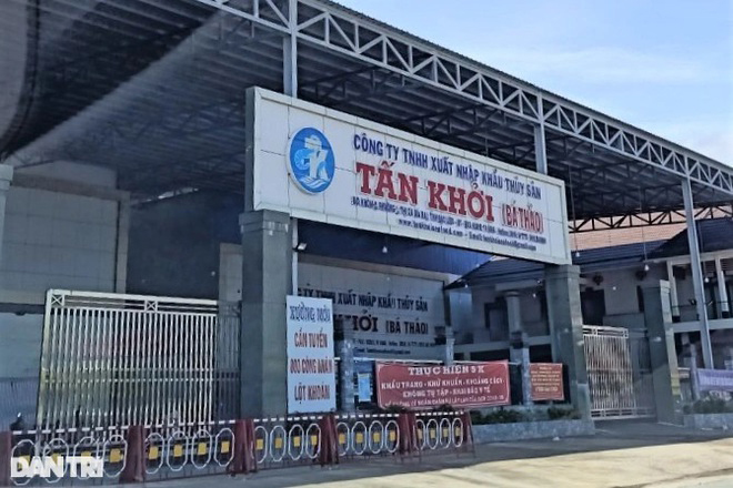 Công ty thủy sản Tấn Khởi bị xử phạt 20 triệu đồng vì để xảy ra nhiều ca mắc Covid-19.
